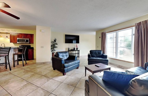 Put-in-Bay Condo | Wake, Swim, Repeat—Poolview Fun | 8 ppl | C4