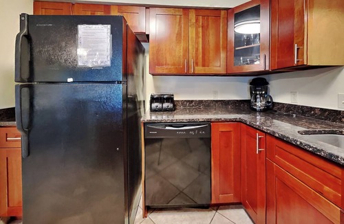 Put-in-Bay Condo | Wake, Swim, Repeat—Poolview Fun | 8 ppl | C4