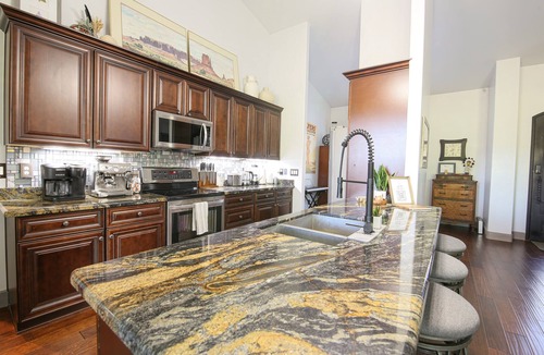 Payson House | Wake Up to Elk & Golf Views | 2 Master Suites | Home Gym & Office | Fire Pit
