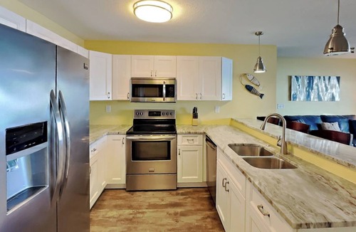 Put-in-Bay Condo | Wake Up to Water Views! Perfect for 10 ppl | C211