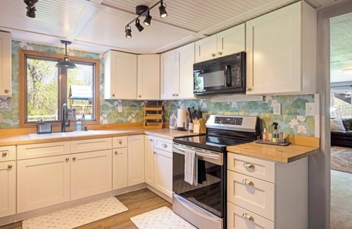 Evaro Apartment | Walk-In Creekside Apartment - Fireplace & Cozy Living Room