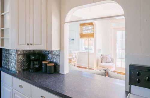 Newport East House | WALK to BEACH/CLIFF WALK! FANTASTIC Location! July OPENING! Fenced yard! Pets!