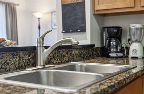 Northeast Virginia Beach Condo | Walk to beach, Patio, Pool, Central Downtown Condo