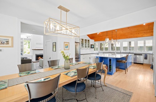 Harbert House | Walk to Cherry Beach, Chef’s Kitchen, Yoga Studio