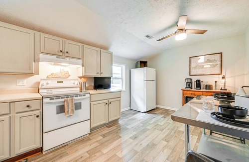 Greensburg Apartment | Walk to Dtwn Greensburg: Charming Unit w/Deck!