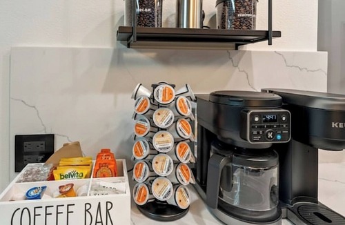 East Village House | Walk to Gaslamp & Petco Rooftop Spa & Game Room