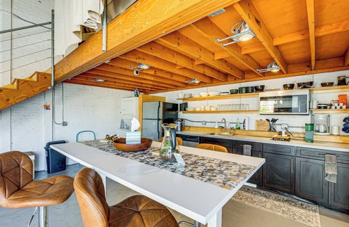 Downtown Toledo Apartment | Walk to Huntington Center: 5,000-Sq-Ft Dtwn Apt