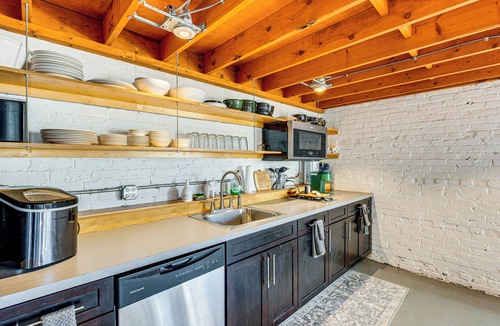 Downtown Toledo Apartment | Walk to Huntington Center: 5,000-Sq-Ft Dtwn Apt