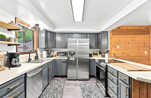 Cascade House | Walk to Lake Cascade/Golf | 5BR Fireplace Retreat