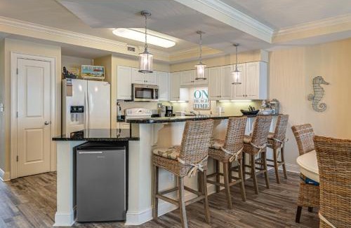 Indian Beach House | Walk to Ocean! Atlantic Beach Condo w/Pool Access