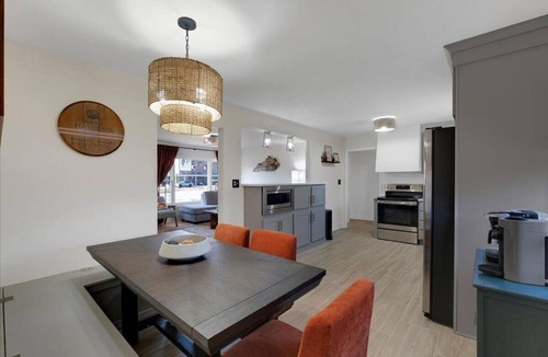 Fern Creek House | Walk to Restaurants | Sleeps a Crowd | Bourbon Trail Base
