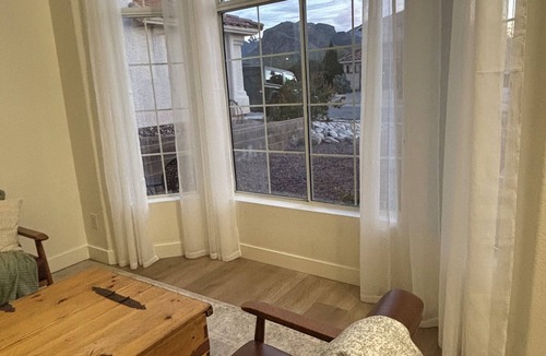 Ventana De Sabino North House | Walk to Sabino Canyon Trails, 4Bd Home with Hot Tub