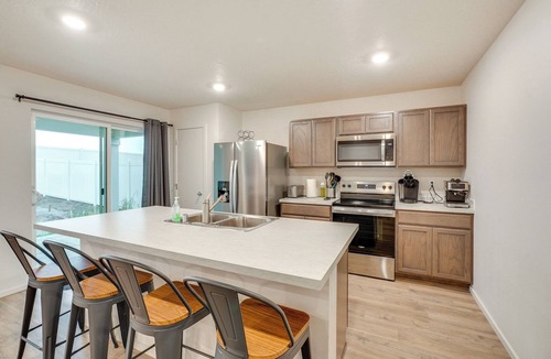 Cheney House | Walk to The Plains Golf Course: Getaway in Cheney!