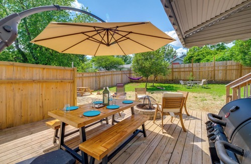 Lynchburg Cottage | Walk to U of Lynchburg: Big Home w/Yard & Hot Tub