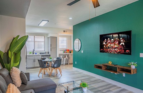 Glendale Sports and Entertainment District Apartment | Walk To Westgate, Pool, Gym, WD & Free Parking
