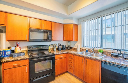 Glendale Sports and Entertainment District Apartment | Walk To Westgate w/Modern Pool, Gym, Parking, W/D