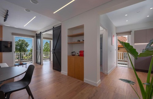 Varkiza Apartment | WALK2BEACH Riviera Beachfront Luxury Studio Suite - Steps to Yabanaki Varkiza