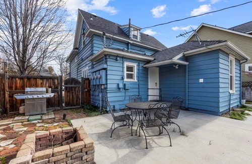 North End Apartment | Walkable Dog Friendly Location w/Bikes! Walk 2 Blocks to Hyde Park & 4 Blocks to Camel's Back Park