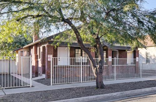 Governmental Mall House | Walkable Haven 1 Mi to Dtwn Phoenix & Chase Field!