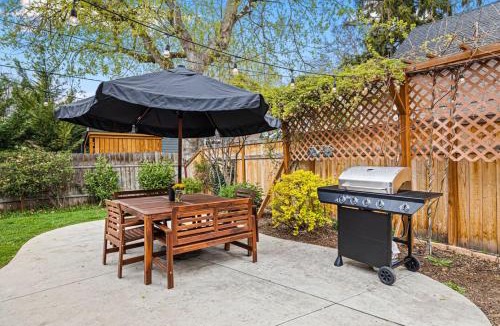 North End House | Walkable North End Home with Free Bikes
