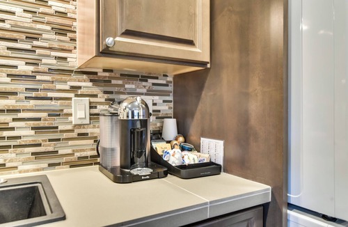 Goose Hollow Apartment | Walkable Portland Studio < 1 Mi to Dtwn!