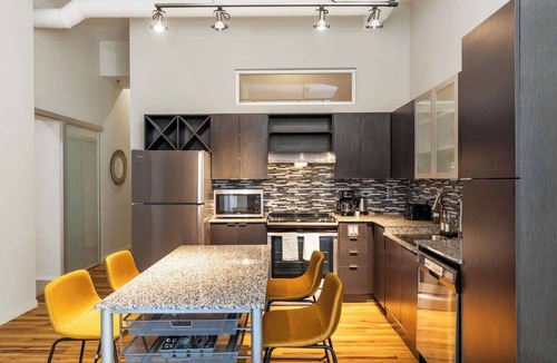 Downtown Cincinnati Apartment | Walkable Resort Style Downtown 2 Bed