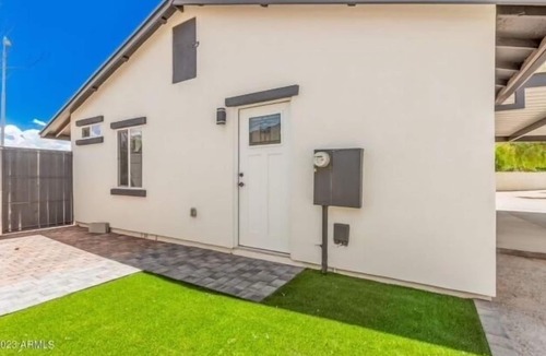 Maryvale House | Walking distance to a family recreation park 5 minutes to shopping centers