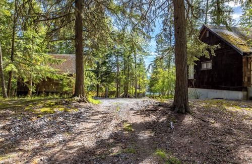 West Glacier Cottage | Walsh Cottage inside Glacier National Park on Lake McDonald