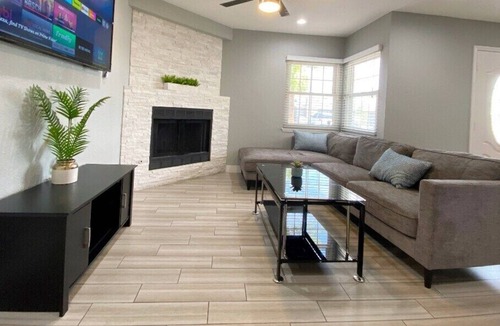 Las Vegas Villa | Want to visit Las Vegas without breaking the bank? We have exactly what you're looking for and more