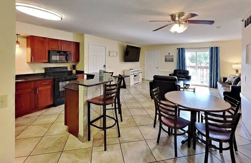 Put-in-Bay Condo | Watch the Splash—You’re That Close | 8 ppl | C6