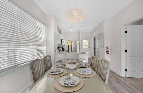 Marathon House | Waterfront! 4 Bed/3 BA Townhome, 32FTDock, Cabana Club, Paddleboard, Beach Gear!