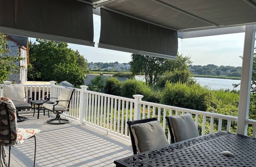 Bonnet Shores House | Waterfront 4 Bedroom House with Beautiful Views - Short Walk to Kelly Beach!