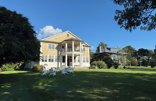 Bristol House | Waterfront 6 Bedroom Estate on 1.3 Acres with Private Beach. Near Blithewold