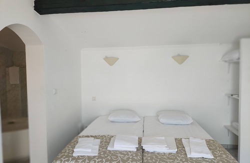 Tarcu Apartment | Waterfront apartment sleeps 4