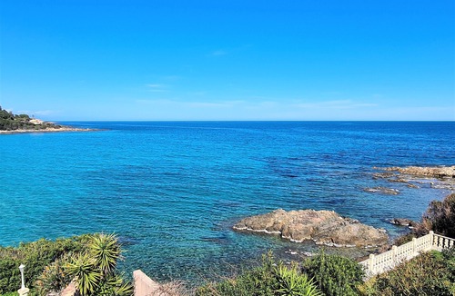 Tarcu Apartment | Waterfront apartment sleeps 4