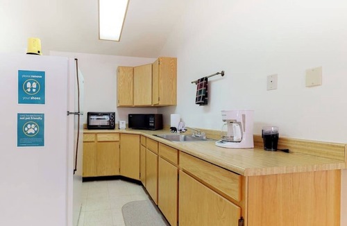 Carbondale Cabin | Waterfront cabins next to nature preserve - private hot tub & river views