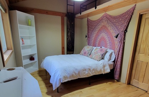 Nine Mile Falls Ski Chalet | Waterfront Chalet sleeps 8, Hot Tub, fire pit, Rope Swing, private dock & more!