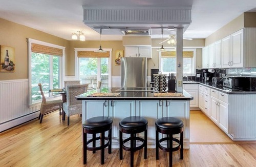 Sandpoint Condo | Waterfront condo - just minutes from downtown Sandpoint w/a free boat slip