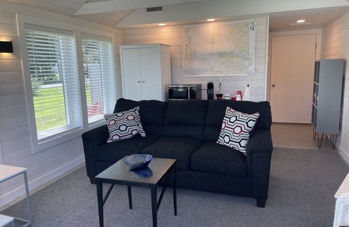 Cambridge Cottage | Waterfront Cottage at Hudson Creek - Cozy Year-Round Retreat