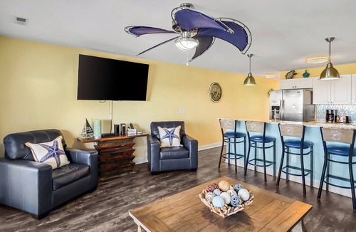Put-in-Bay Condo | Waterfront Escape | 2 Lakeside Decks |Pool | C207