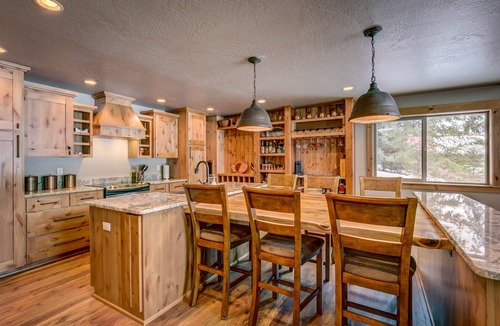 Sagle House | Waterfront Family Lake Lodge on the Sunny Side of Bottle Bay!