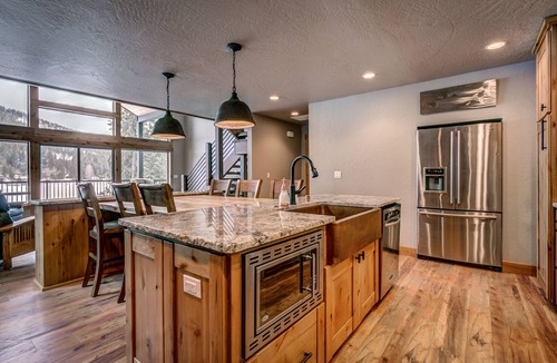 Sagle House | Waterfront Family Lake Lodge on the Sunny Side of Bottle Bay!
