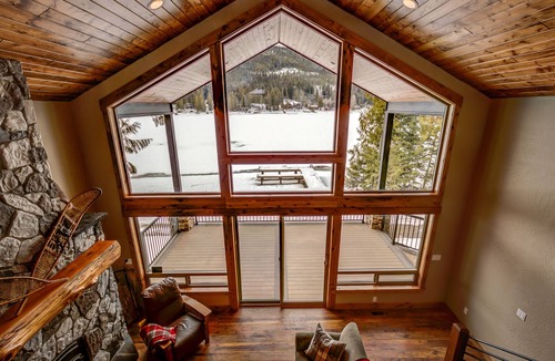 Sagle House | Waterfront Family Lake Lodge on the Sunny Side of Bottle Bay!