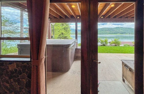 Sandpoint House | Waterfront Gem on the River! Hot Tub & Boat Dock!