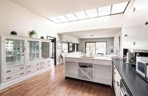 San Rafael House | Waterfront Hawaiian oasis