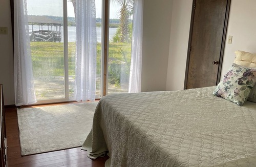 Richmond Hill Cottage | Waterfront Home with Large Deep Water Dock