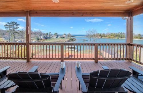 Topping House | Waterfront Home with pool dock gameroom and kayaks