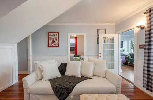 North Beach House | Waterfront Lux Cottage With Amazing Views Near DC