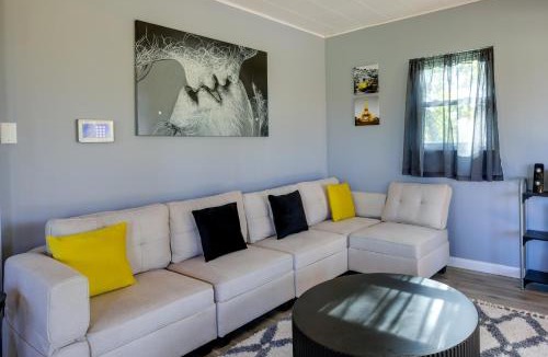 Rock Point House | Waterfront Rock Point Vacation Rental with Sunroom!