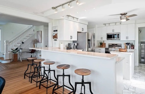 Port Clinton House | Waterfront sleeps 13 2-Kings/Crib/1st flr sleeper